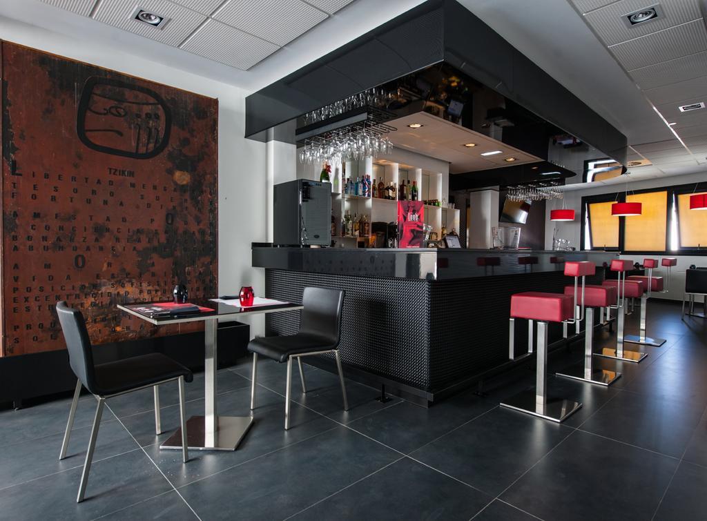Hotel Loob Madrid Torrejón de Ardoz Buitenkant foto